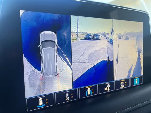 Used 2021 Chevrolet Suburban Premier w/ Premium Package image 24