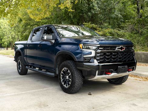 Used 2022 Chevrolet Silverado 1500 ZR2 w/ Technology Package AWD/4WD image 2