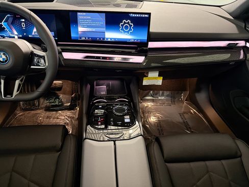 New 2026 BMW 550e xDrive w/ Executive Package image 19
