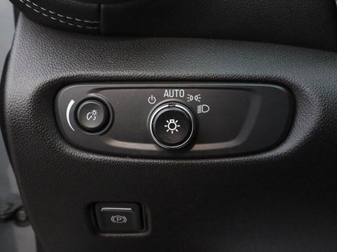Used 2025 Chevrolet Blazer LT FWD image 16