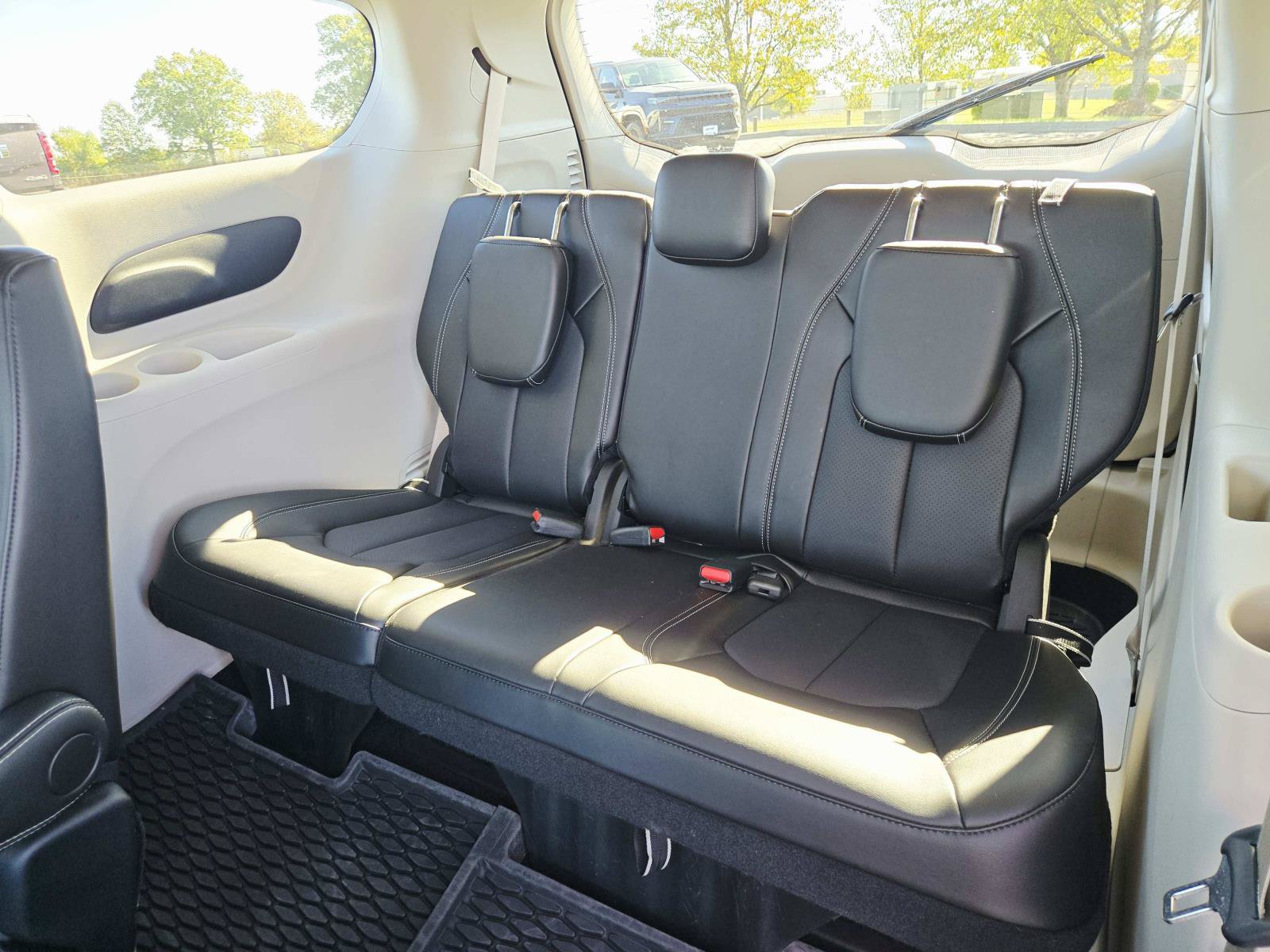 Used 2024 Chrysler Pacifica Touring-L FWD image 14