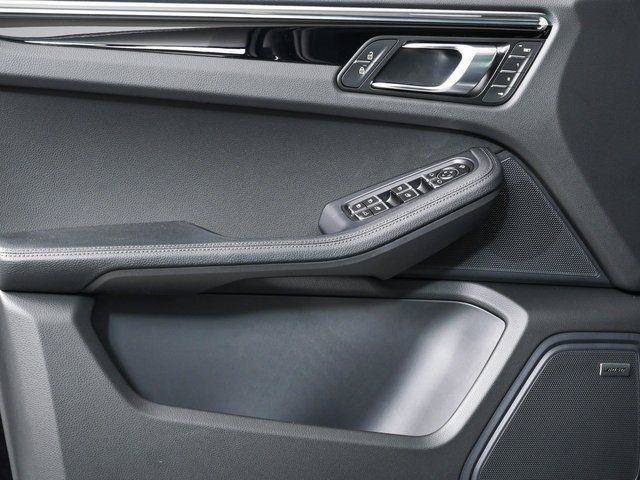 Certified 2026 Porsche Macan AWD/4WD image 9
