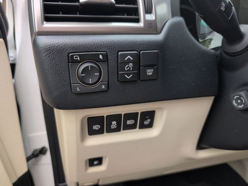 Certified 2023 Lexus GX 460 Premium w/ Premium Package AWD/4WD image 9