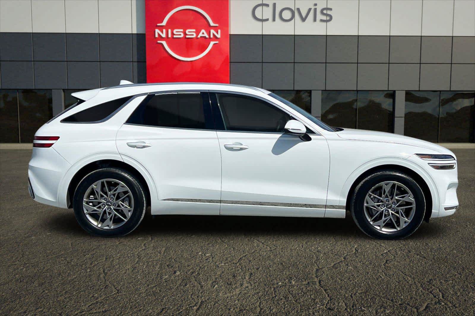 Used 2025 Genesis GV70 2.5T AWD/4WD image 8