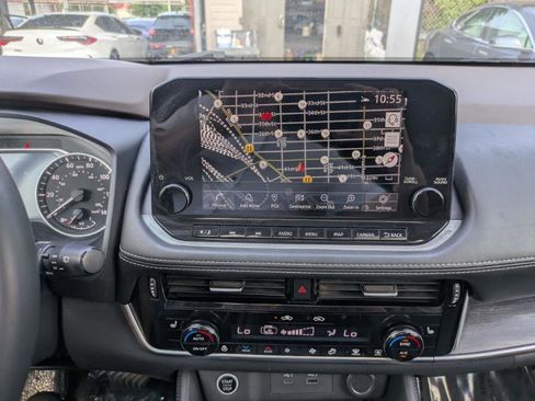 Used 2021 Nissan Rogue SL w/ Premium Package image 12