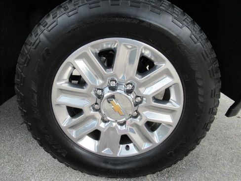 Used 2024 Chevrolet Silverado 2500 High Country w/ High Country Premium Package AWD/4WD image 5