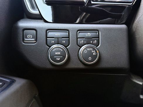 Used 2022 Chevrolet Silverado 1500 LT image 15