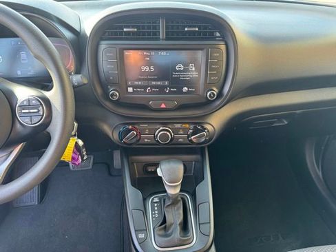 Certified 2023 Kia Soul LX w/ LX Technology Package FWD image 17