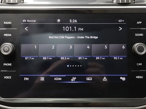 Used 2022 Volkswagen Tiguan SE R-Line image 9