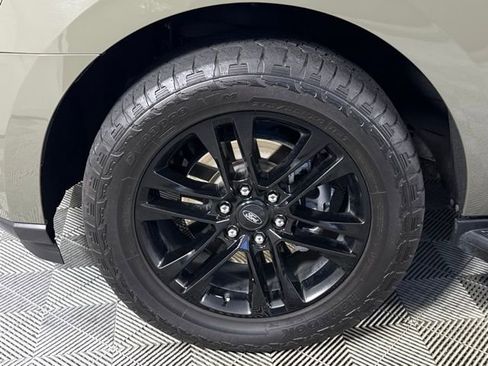 Used 2024 Ford Expedition Max XLT image 18