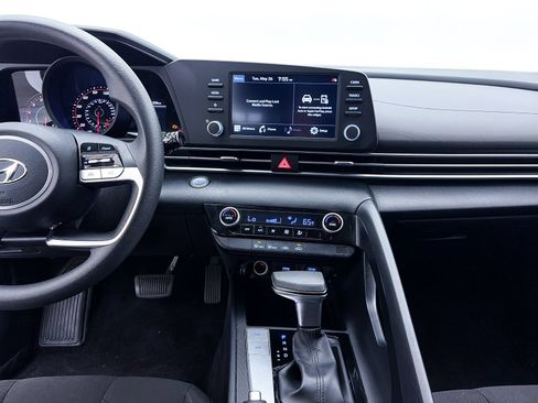 Used 2021 Hyundai Elantra SEL FWD image 5