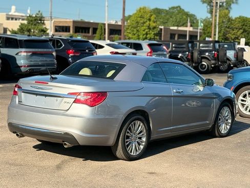 Used 2013 Chrysler 200 Limited FWD image 27