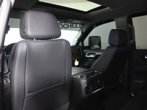 Used 2025 GMC Sierra 3500 Denali image 27
