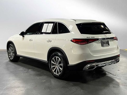 Certified 2025 Mercedes-Benz GLC 300 4MATIC image 5