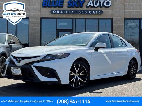 Used 2021 Toyota Camry SE image 1