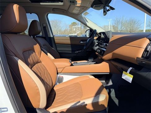 New 2026 Nissan Pathfinder Platinum image 10