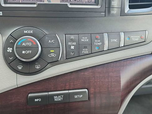 Used 2012 Toyota Sienna XLE image 20