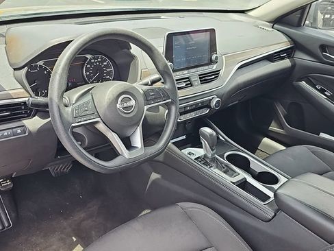 Used 2023 Nissan Altima 2.5 SV FWD image 17