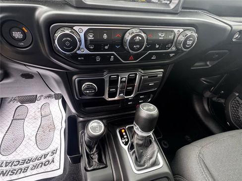 Used 2022 Jeep Wrangler Unlimited Sport AWD/4WD image 17