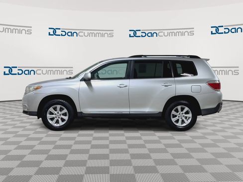 Used 2012 Toyota Highlander SE w/ Tow Pkg FWD image 5