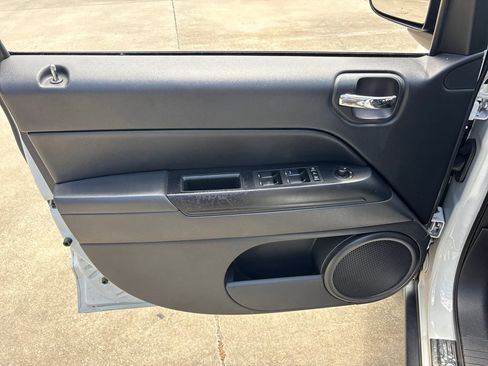 Used 2016 Jeep Compass Sport w/ Power Value Group FWD image 16