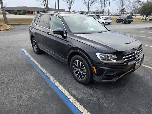 Used 2019 Volkswagen Tiguan SE w/ Panoramic Sunroof Package image 5