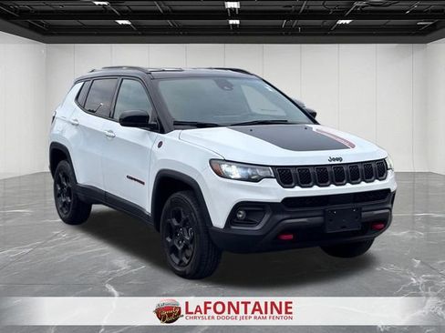 Used 2023 Jeep Compass Trailhawk image 7