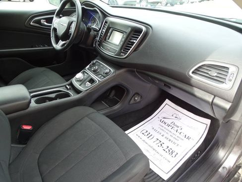 Used 2016 Chrysler 200 Limited Sedan FWD image 34