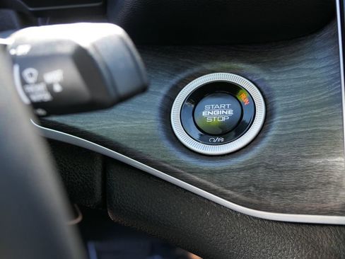 Used 2025 Jeep Grand Cherokee Limited w/ Black Appearance Package image 14