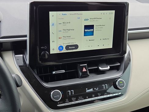 Used 2024 Toyota Corolla Cross XLE image 16