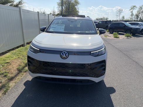 New 2026 Volkswagen Tiguan SE R-Line AWD/4WD image 2