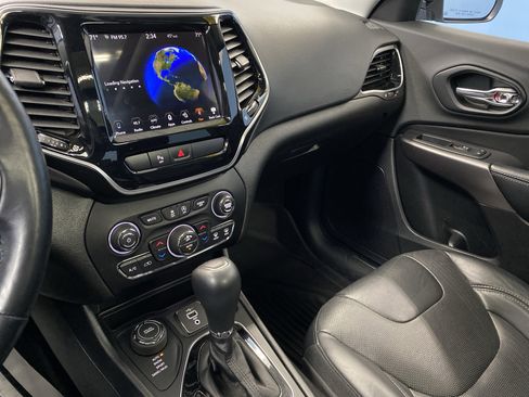 Certified 2019 Jeep Cherokee Limited w/ Trailer Tow Group image 13