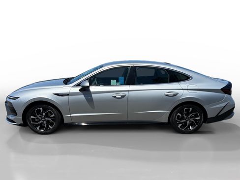 Used 2024 Hyundai Sonata SEL FWD image 2