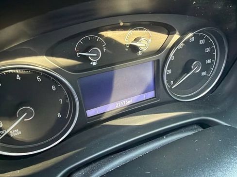 Used 2024 Buick Enclave Essence w/ Experience Buick Package FWD image 7