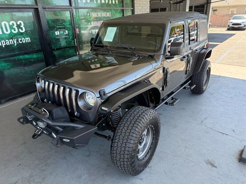 Used 2018 Jeep Wrangler Unlimited Sport S image 2