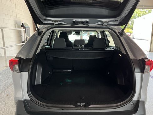 Used 2025 Toyota RAV4 XLE AWD/4WD image 8