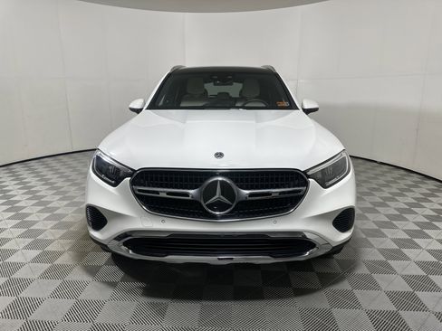 Used 2025 Mercedes-Benz GLC 300 4MATIC image 2