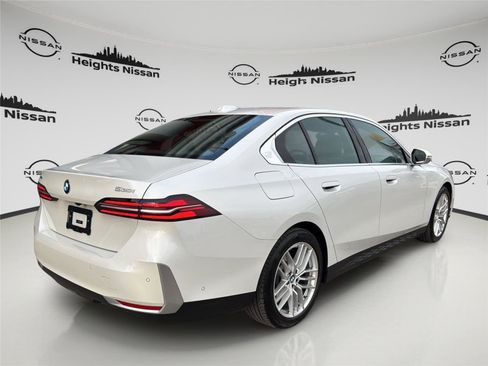 Used 2025 BMW 530i xDrive w/ Premium Package image 7