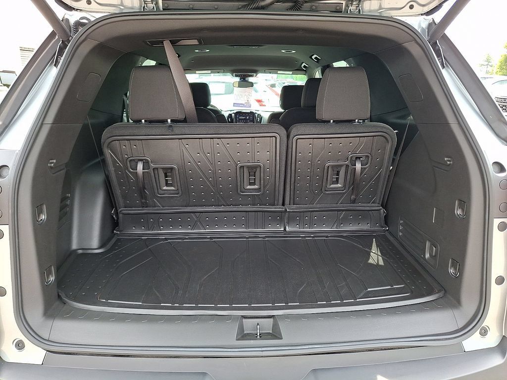 Used 2023 Chevrolet Traverse LT w/ LPO, Floor Liner Package AWD/4WD image 29