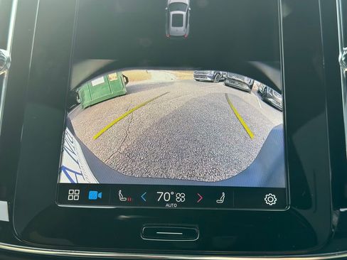 Used 2024 Volvo XC40 B5 Core image 6