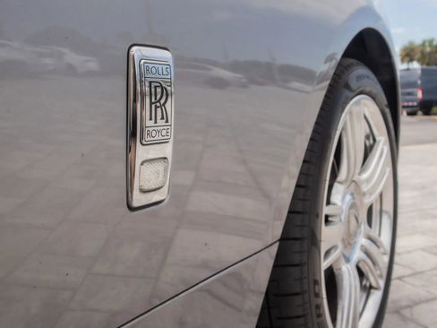 Used 2019 Rolls-Royce Wraith RWD image 19