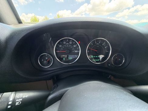 Used 2015 Jeep Wrangler Unlimited Sahara AWD/4WD image 18