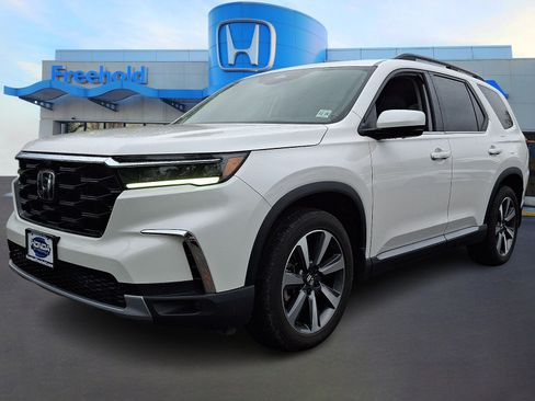 Certified 2024 Honda Pilot Elite image 3