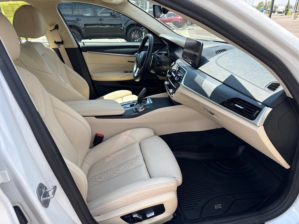 Used 2022 BMW 530e xDrive w/ Premium Package AWD/4WD image 28