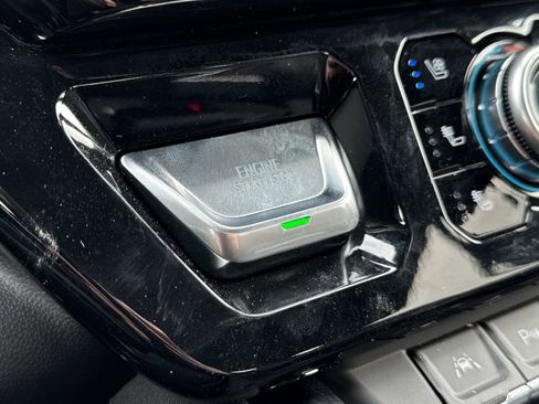 Used 2024 GMC Sierra 1500 AT4 w/ Technology Package AWD/4WD image 18
