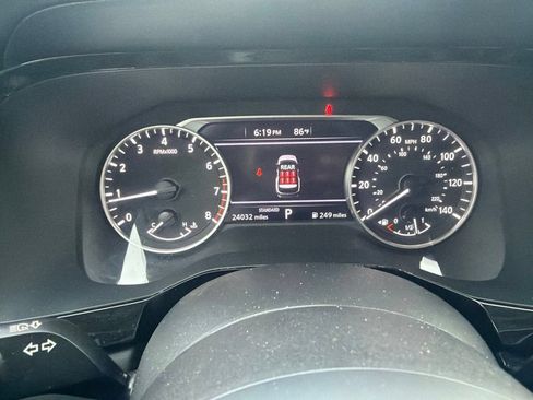 Used 2024 Nissan Pathfinder SV FWD image 10