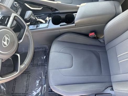 Used 2025 Hyundai Elantra SEL FWD image 21