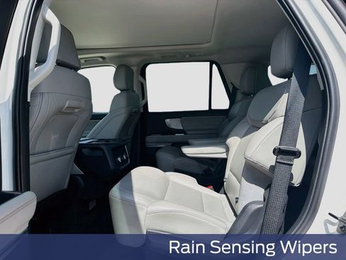 Used 2025 Ford Expedition Active AWD/4WD image 31