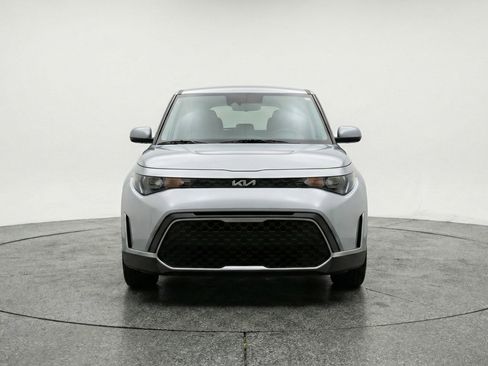 Used 2025 Kia Soul LX w/ LX Technology Package image 2