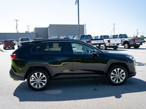Used 2021 Toyota RAV4 XLE Premium FWD image 11